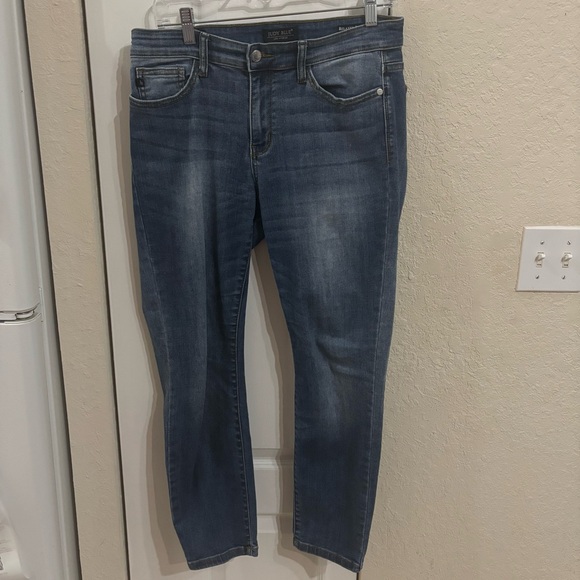 Judy Blue Relaxed Fit Boyfriend Jeans - Picture 2 of 8